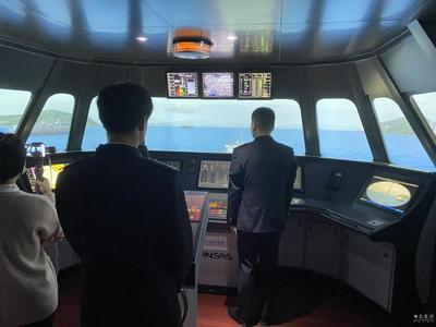 实训室内“劈波斩浪” 武汉船舶职院教师为“准船长”授课